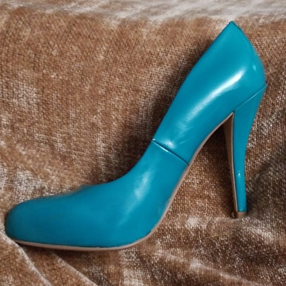 Audrey Brooke pumps